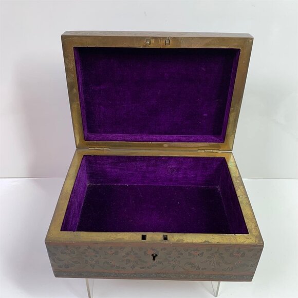 Vintage French Brass Jewelry/Storage Box Lined With Velvet- Beautiful Details! - Picture 7 of 9